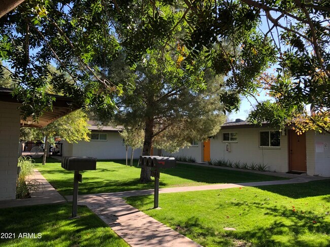 Building Photo - 2103 S Granada Dr
