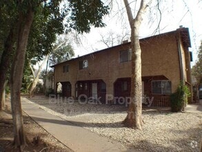 Building Photo - 403 Maple St