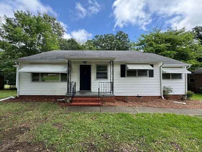 Building Photo - 3/1 House in West Rome with bonus room- $1...