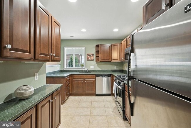 Building Photo - 703 N Naylor St
