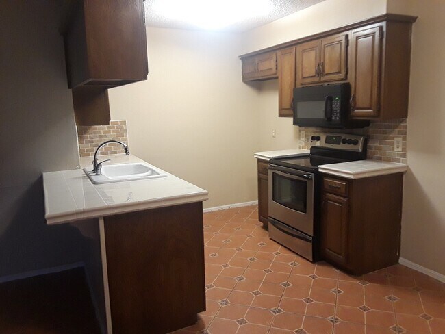 Foto del edificio - E 22nd St Duplex