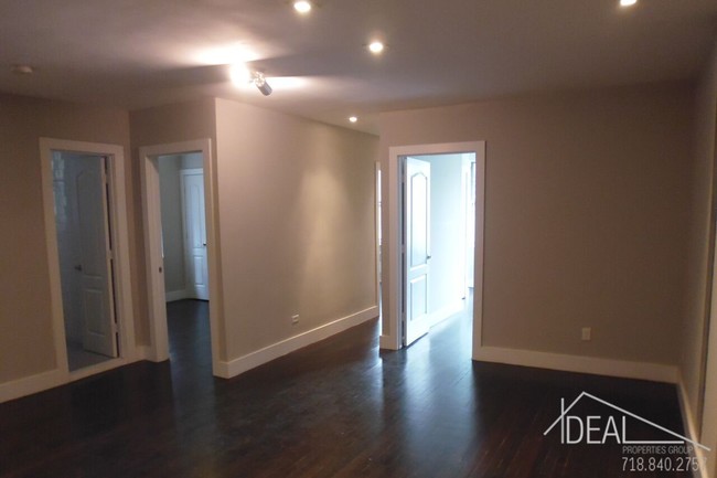 Foto del edificio - 561 E 21st St