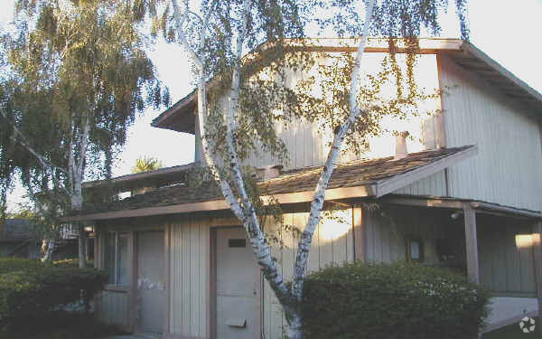 Primary Photo - CRESTA APTS