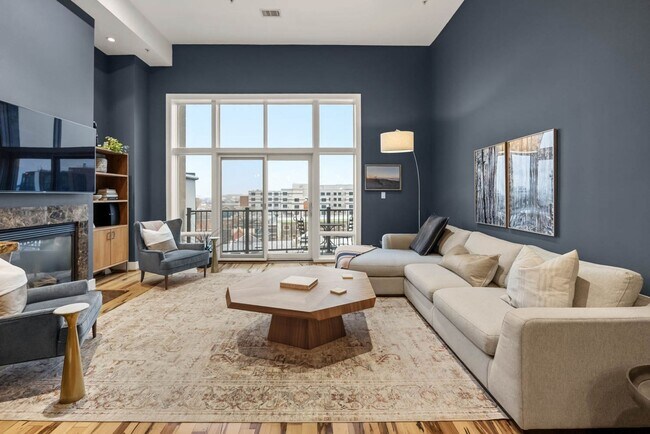 Building Photo - U St Penthouse