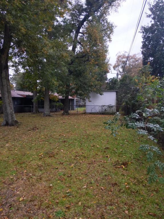 Building Photo - 412 Barnhill Dr