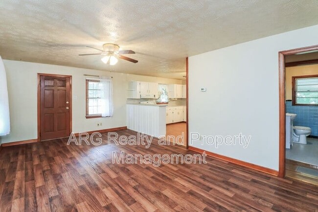 Building Photo - 6822 Wallis Dr