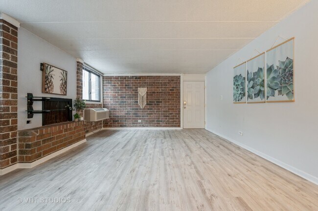 Building Photo - 2225 N Halsted St