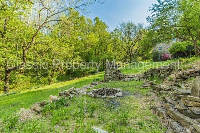 Foto del edificio - BEAUTIFUL STONE HOUSE on 5+ ACRES