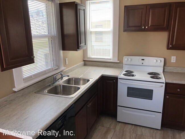 Building Photo - 3 br, 1 bath House - 1118 Loree St.
