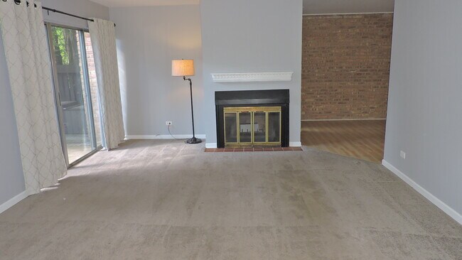 Building Photo - 5942 Greenview Rd