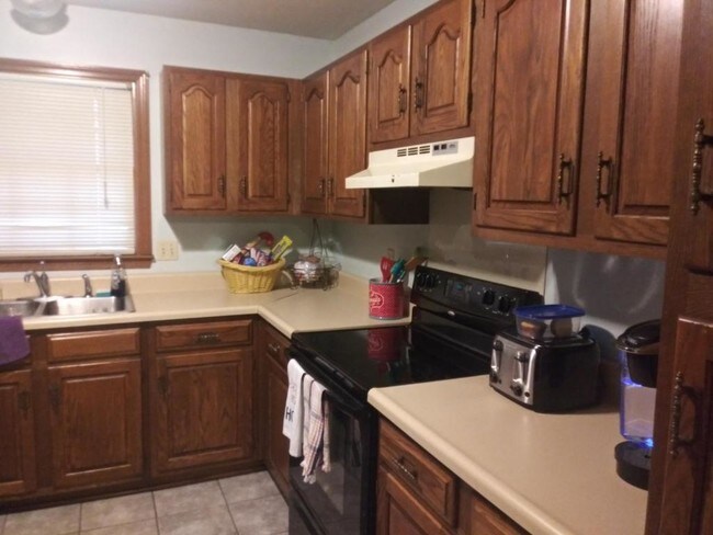 Building Photo - 1372 Pinecrest Circle