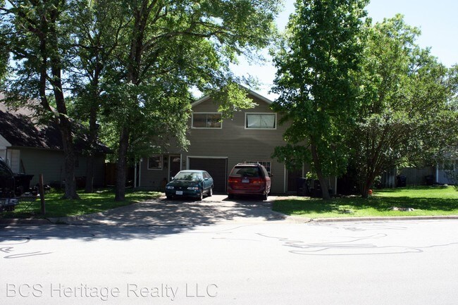 Building Photo - 1202 Holik Dr