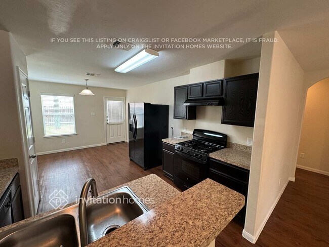 Foto del edificio - 18746 Dennington Dr