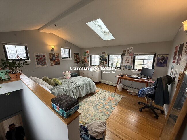 Building Photo - 241 River St