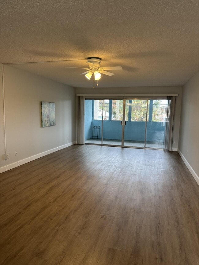 Building Photo - 1310 NE 14th Ct