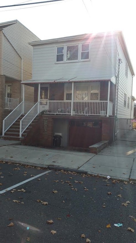 Foto principal - 166 W 22nd St