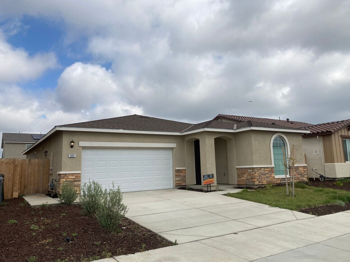 Foto principal - Beautiful 3-bedroom Merced Home