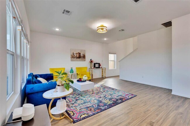 Foto del edificio - 124 Canley Lp