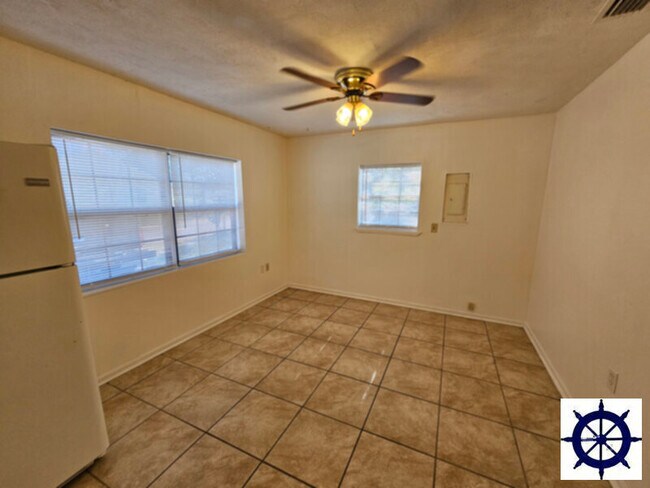 Foto del edificio - 1617 E 7th St
