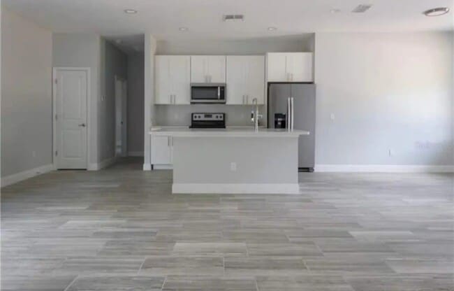 Building Photo - 1103 Saint Tropez Ct