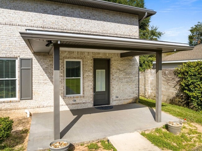 Building Photo - Luxury Furnished Rental in Bluewater Bay...Just steps from the water!!