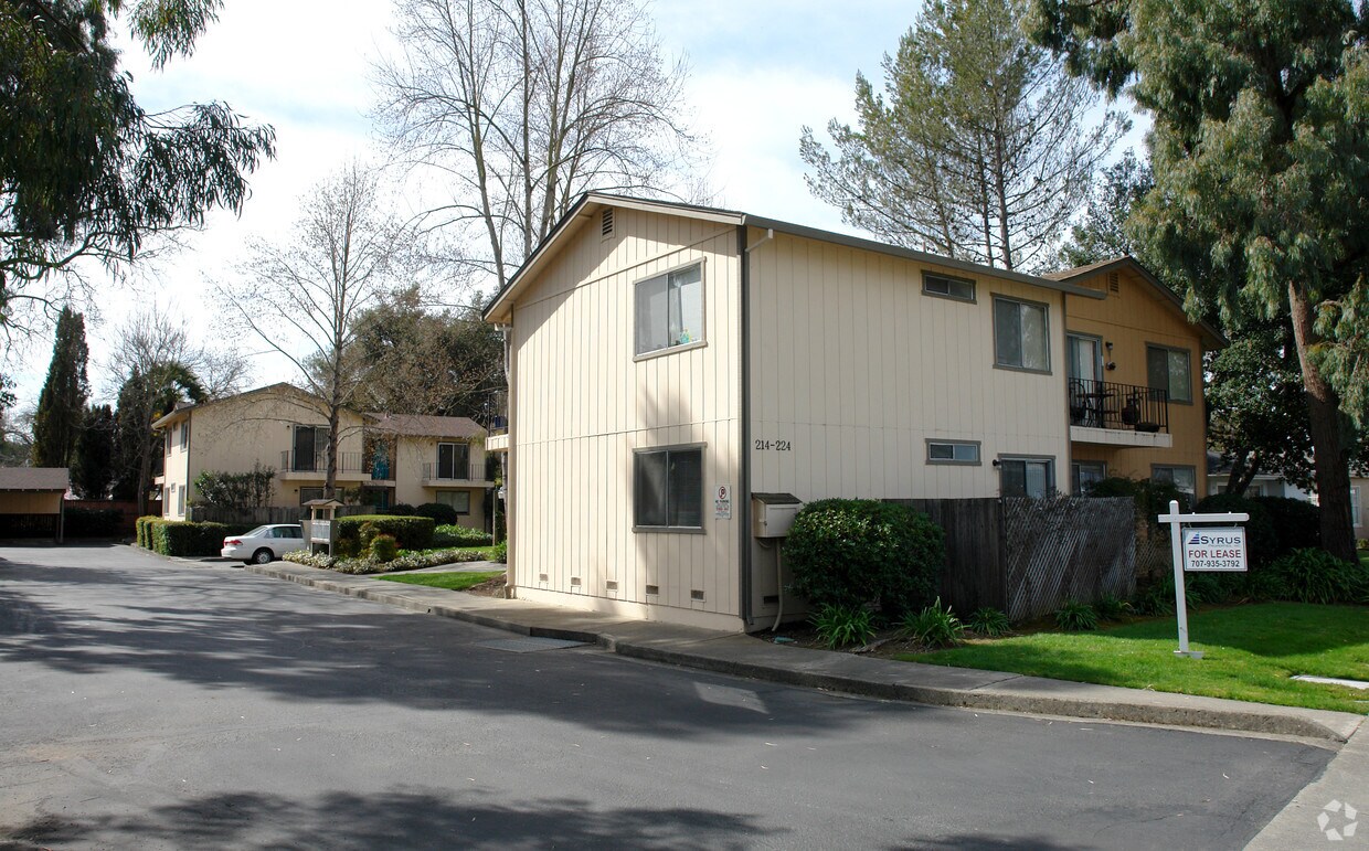 Primary Photo - 214-224 Ridgeway Ave