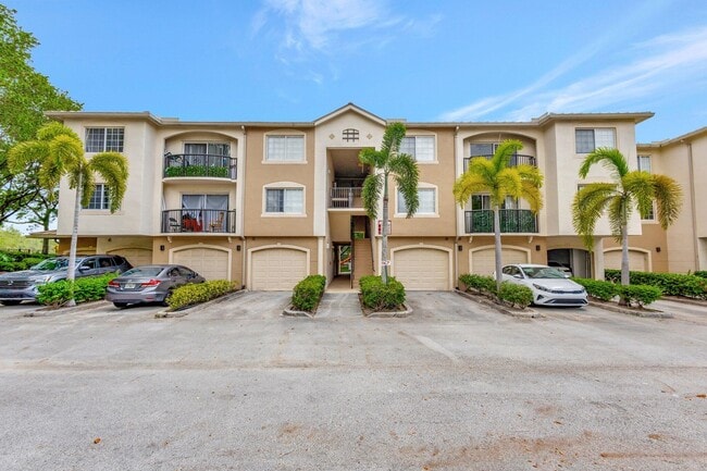 Building Photo - 400 Crestwood Ct N