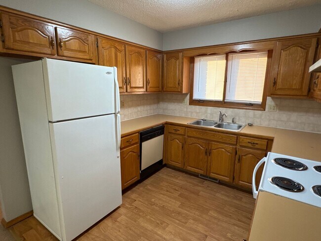 Foto del edificio - 2 Bedroom 2 Bathroom Duplex in Southwest Springfield! $995! Kickapoo School District!