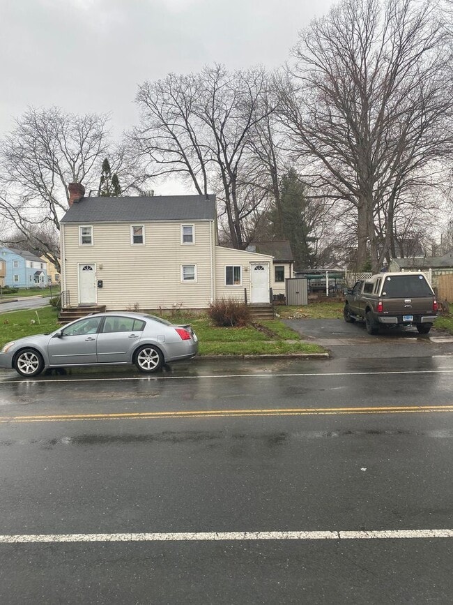 2 br, 1 bath House 88 East Burnham Street House Rental in Hartford, CT