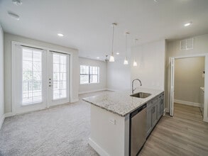 Building Photo - Carriage Homes on the Lake