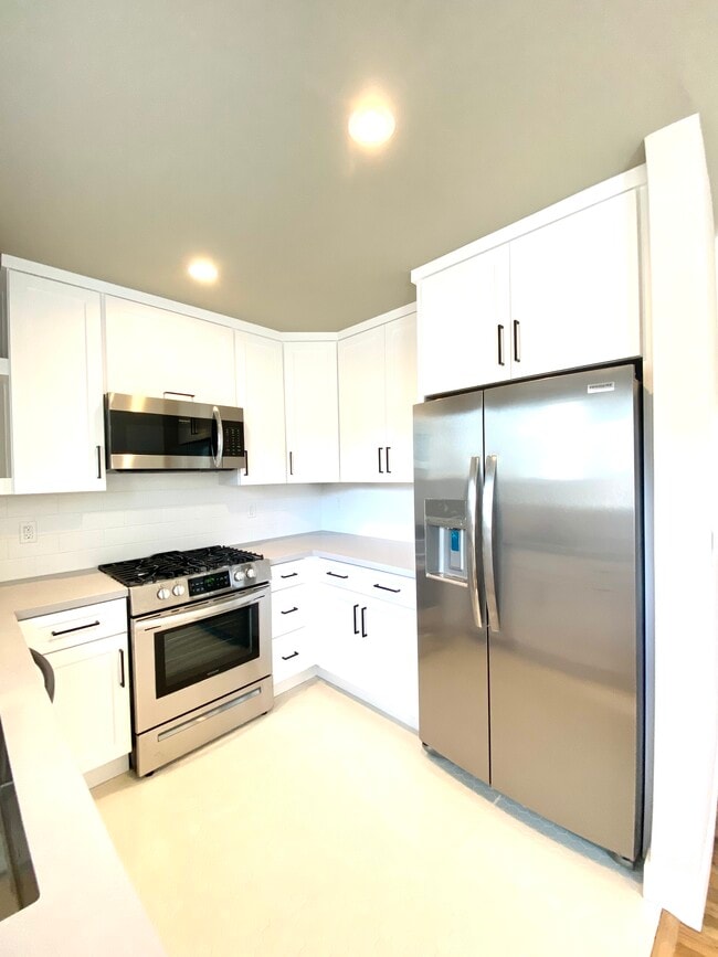 Kitchen - 722 W Palm Ave