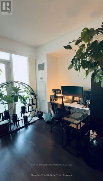 Photo du bâtiment - 352 Front St W