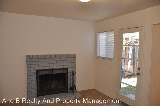 Building Photo - 3 br, 1.5 bath House - 1565 Willowbrook Drive