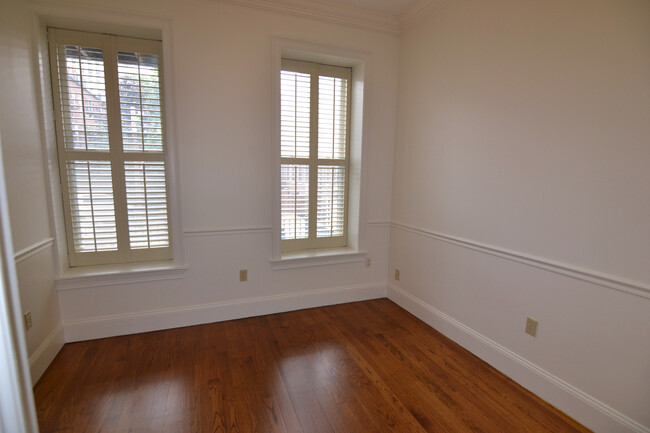 1611 #1 Bedroom - 1611 Tremont St