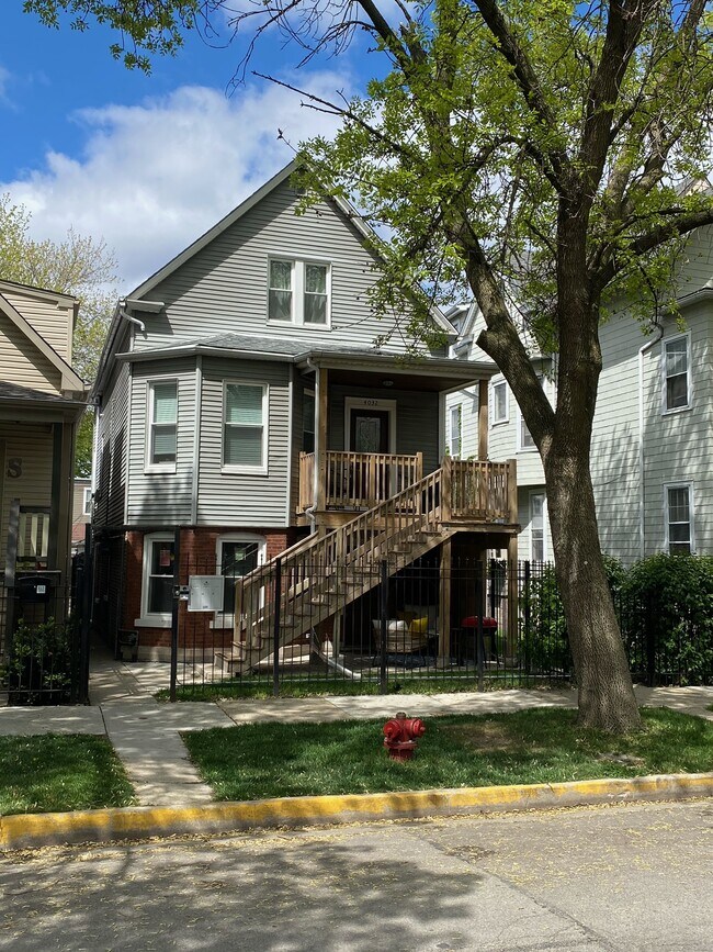 Building Photo - 4032 N Drake Ave