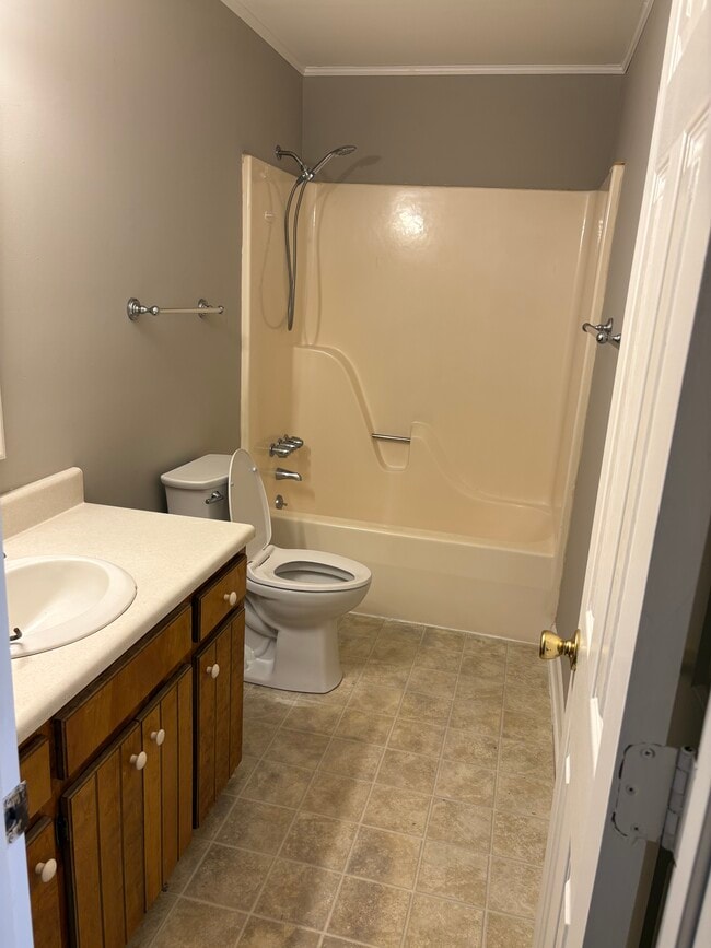 Full Bath - 5114 Highway 221