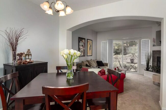 Building Photo - *$500 off first full month of rent!* Gorge...