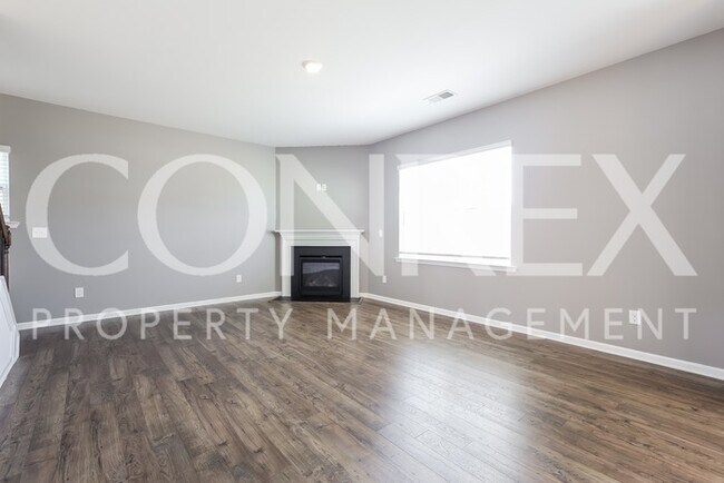 Building Photo - Modern 4 Bedroom with Tons of Storage in S...