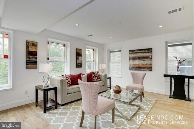Foto del edificio - 1821 Newton St NW