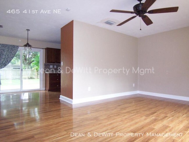 Building Photo - Snell Shores - Northeast St Pete 3/2 Home