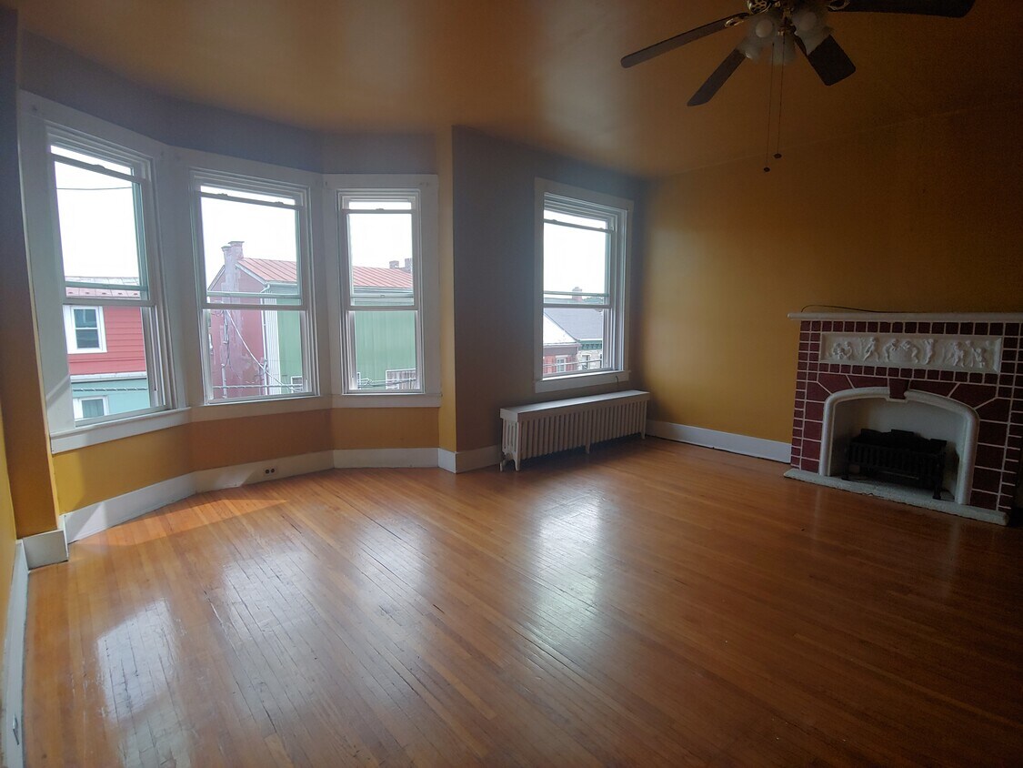 Primary Photo - 317 State St