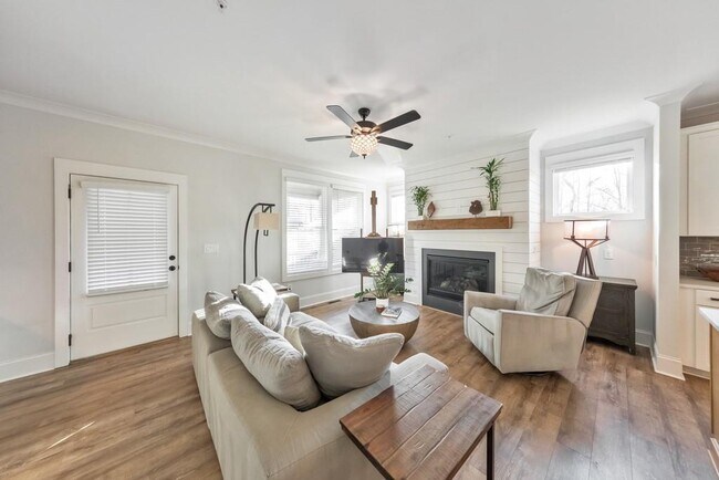 Building Photo - 320 Oak Arms Wy