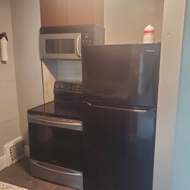 Kitchen - 143 Summit St