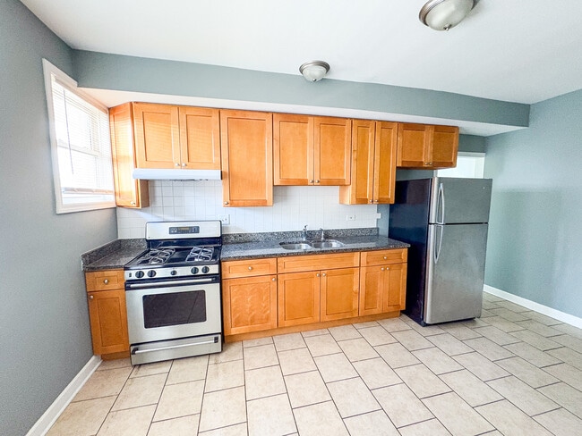 Building Photo - 1204 N Lavergne Ave