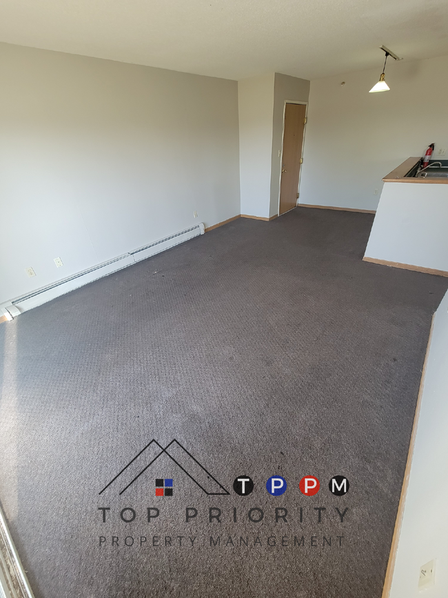 Building Photo - ** SPRING MOVE IN SPECIAL ** 2 Bedroom | 1...