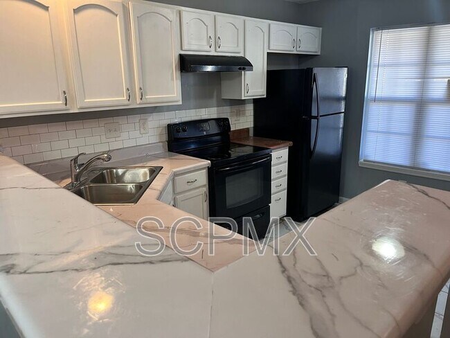 Foto del edificio - 3437 Broadwick St