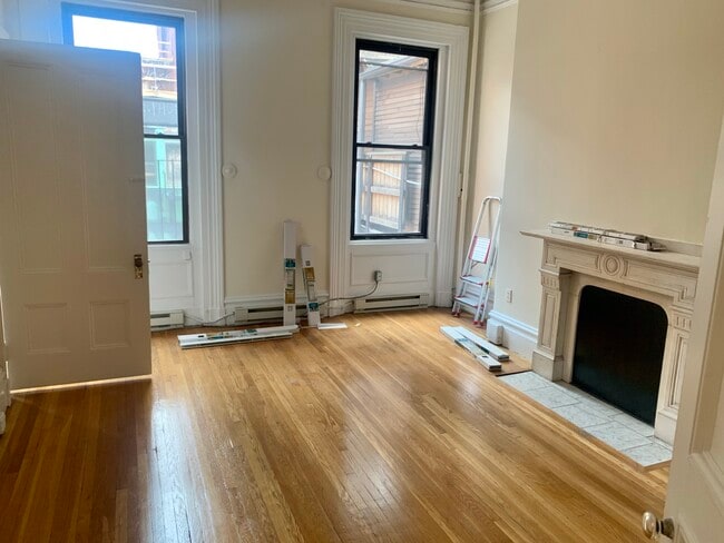 Building Photo - 130 Newbury St