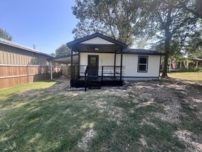 Building Photo - 135 Baywood Blvd