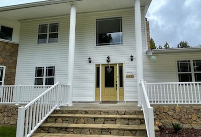 Building Photo - 179 Parker Ln