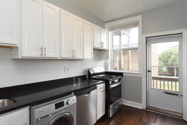 Building Photo - 943 Judson Ave
